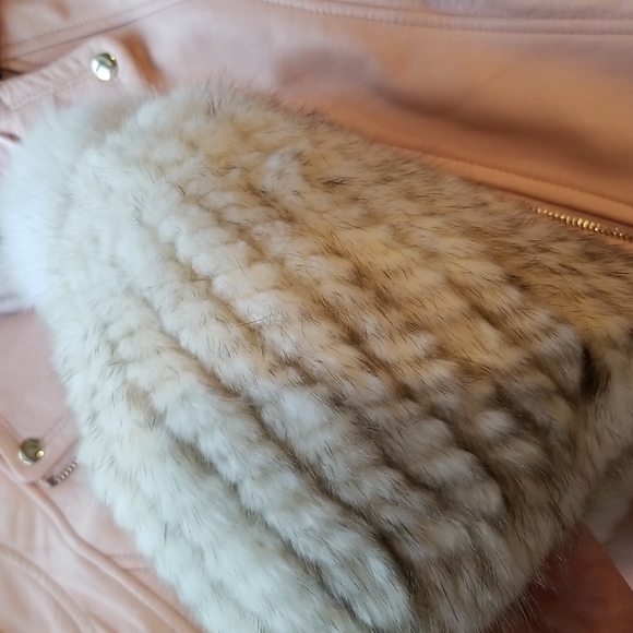 NWOT Genuine Rabbits Fur Toque w Pompom - Picture 2 of 4